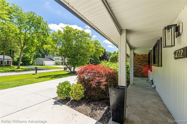 5722 Raven Road, Bloomfield Hills, MI 48301