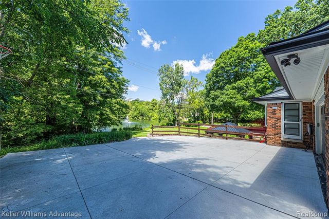 5722 Raven Road, Bloomfield Hills, MI 48301