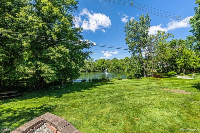 5722 Raven Road, Bloomfield Hills, MI 48301