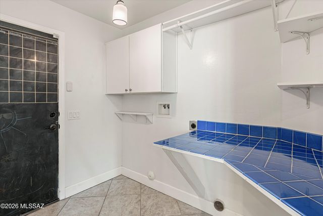 327 W Klinger Canyon Drive, Oro Valley, AZ 85755