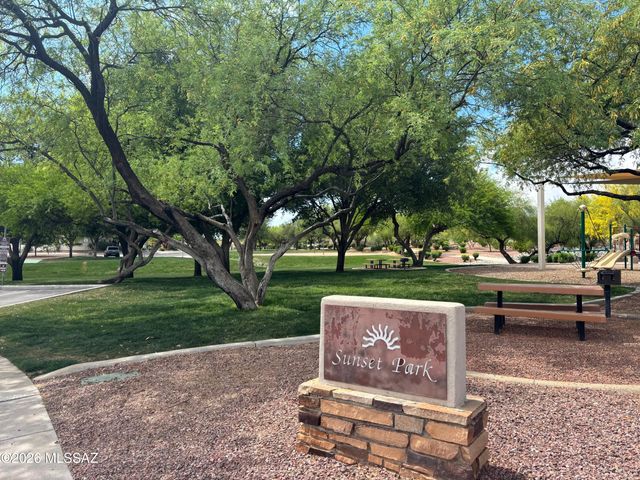 327 W Klinger Canyon Drive, Oro Valley, AZ 85755