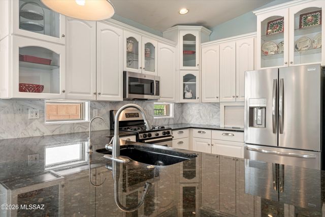 327 W Klinger Canyon Drive, Oro Valley, AZ 85755