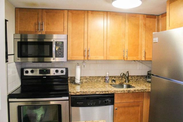 1830 Embassy Drive 123, West Palm Beach, FL 33401