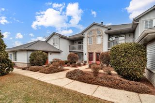 1043 Quinlan DRIVE #H, Pewaukee, WI 53072