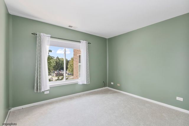 945 E Kenilworth Avenue 318, Palatine, IL 60074