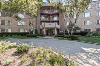 945 E Kenilworth Avenue 318, Palatine, IL 60074