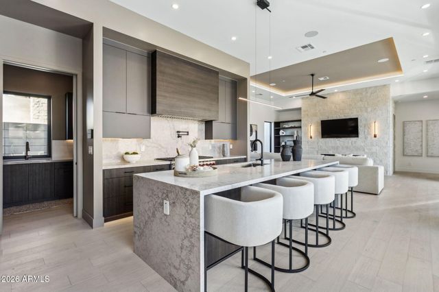 1832 E PALMAIRE Avenue, Phoenix, AZ 85020