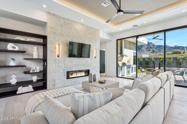 1832 E PALMAIRE Avenue, Phoenix, AZ 85020