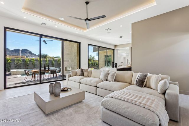 1832 E PALMAIRE Avenue, Phoenix, AZ 85020