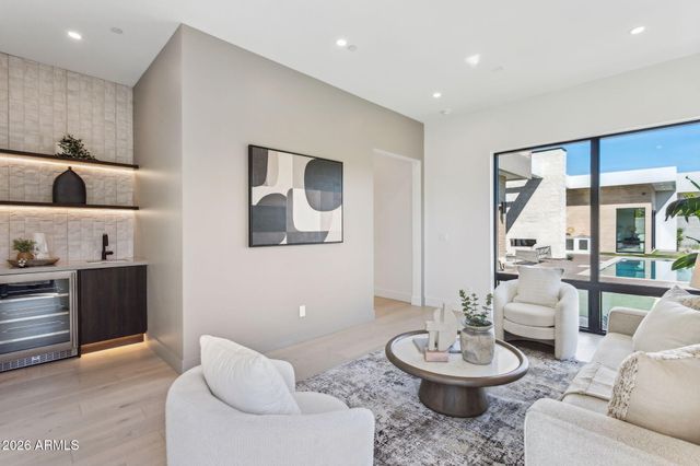 1832 E PALMAIRE Avenue, Phoenix, AZ 85020