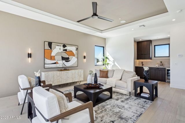 1832 E PALMAIRE Avenue, Phoenix, AZ 85020