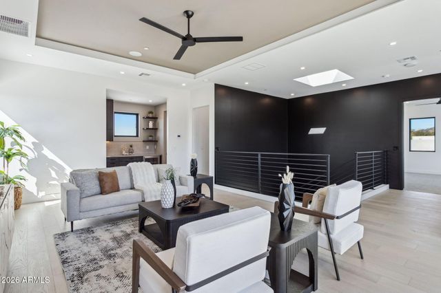 1832 E PALMAIRE Avenue, Phoenix, AZ 85020