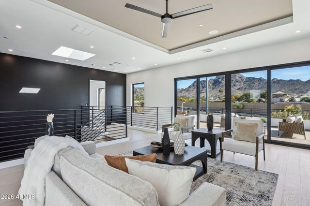 1832 E PALMAIRE Avenue, Phoenix, AZ 85020