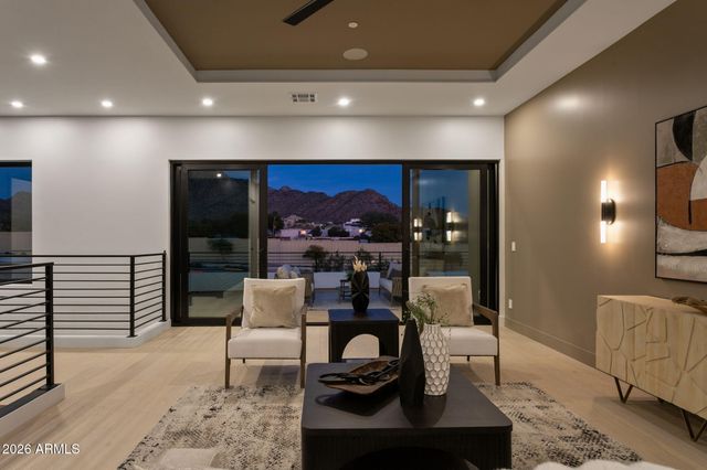 1832 E PALMAIRE Avenue, Phoenix, AZ 85020