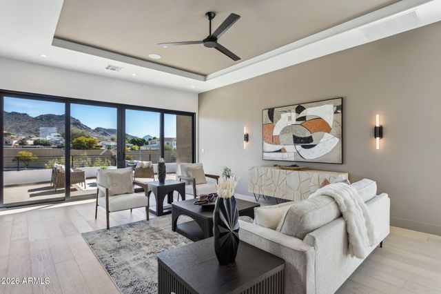 1832 E PALMAIRE Avenue, Phoenix, AZ 85020