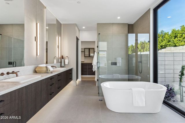 1832 E PALMAIRE Avenue, Phoenix, AZ 85020