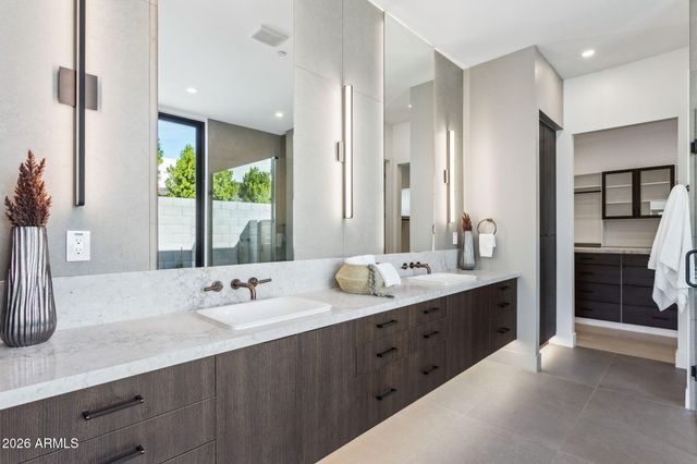 1832 E PALMAIRE Avenue, Phoenix, AZ 85020