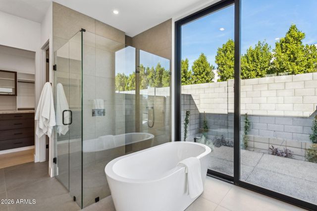 1832 E PALMAIRE Avenue, Phoenix, AZ 85020