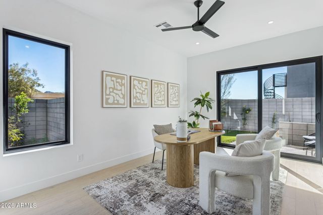 1832 E PALMAIRE Avenue, Phoenix, AZ 85020