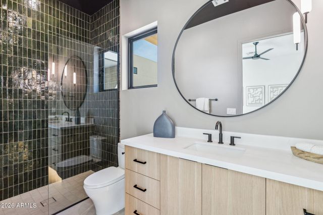 1832 E PALMAIRE Avenue, Phoenix, AZ 85020