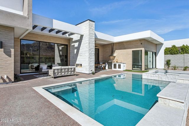 1832 E PALMAIRE Avenue, Phoenix, AZ 85020