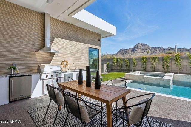 1832 E PALMAIRE Avenue, Phoenix, AZ 85020