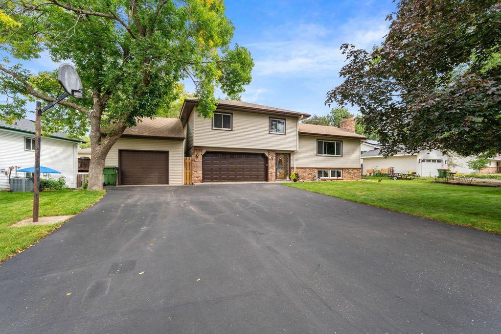 8653 Brant Street NE, Circle Pines, MN 55014 — exterior