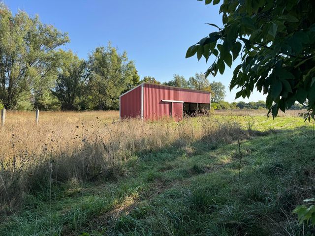 36561 M 40, Paw Paw, MI 49079