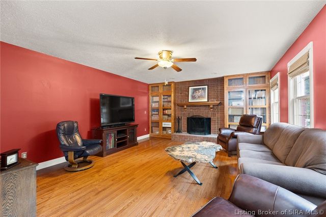 974 Pinewood Trail NE, New Salisbury, IN 47161