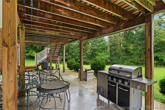 974 Pinewood Trail NE, New Salisbury, IN 47161