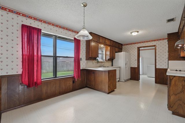 1912 River Bend Road, Arlington, TX 76014