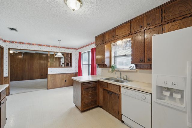 1912 River Bend Road, Arlington, TX 76014