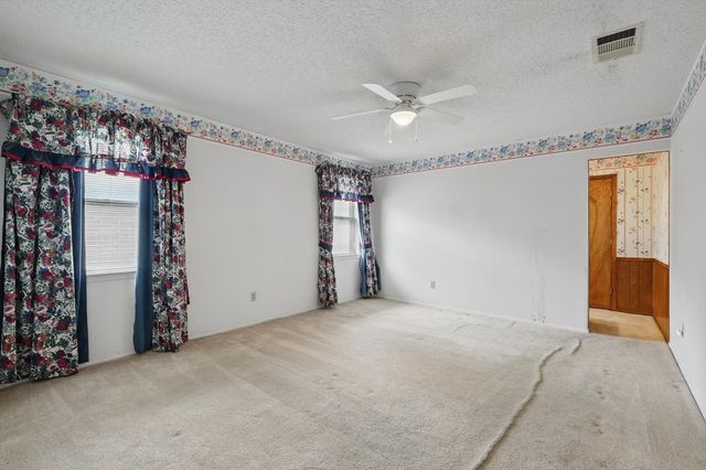 1912 River Bend Road, Arlington, TX 76014