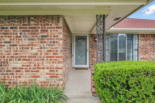 1912 River Bend Road, Arlington, TX 76014