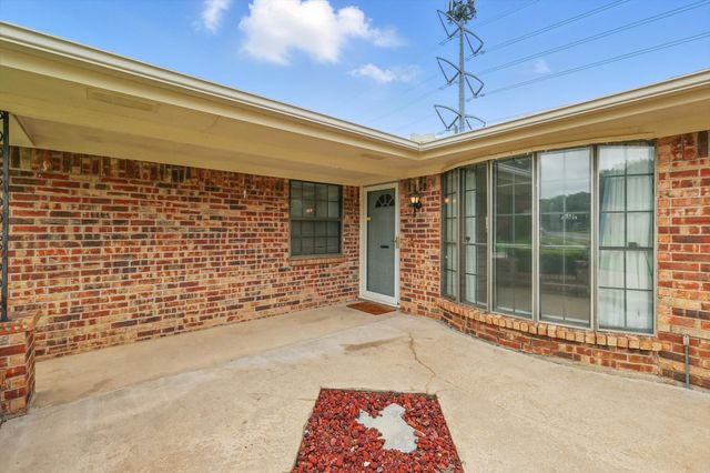 1912 River Bend Road, Arlington, TX 76014