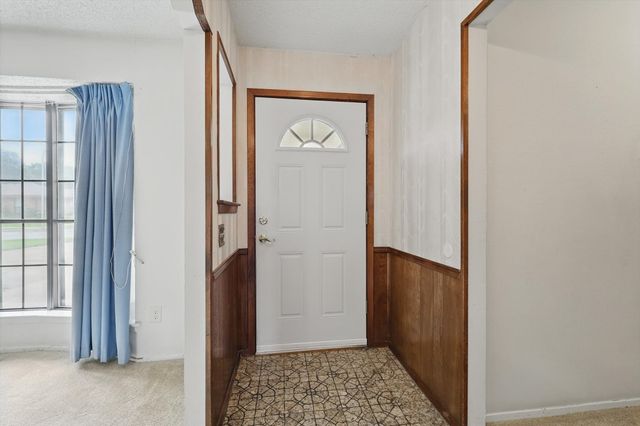 1912 River Bend Road, Arlington, TX 76014