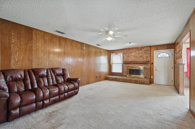 1912 River Bend Road, Arlington, TX 76014