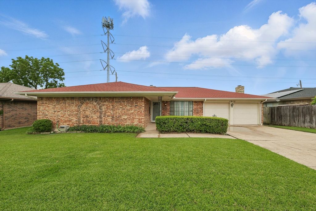 1912 River Bend Road, Arlington, TX 76014