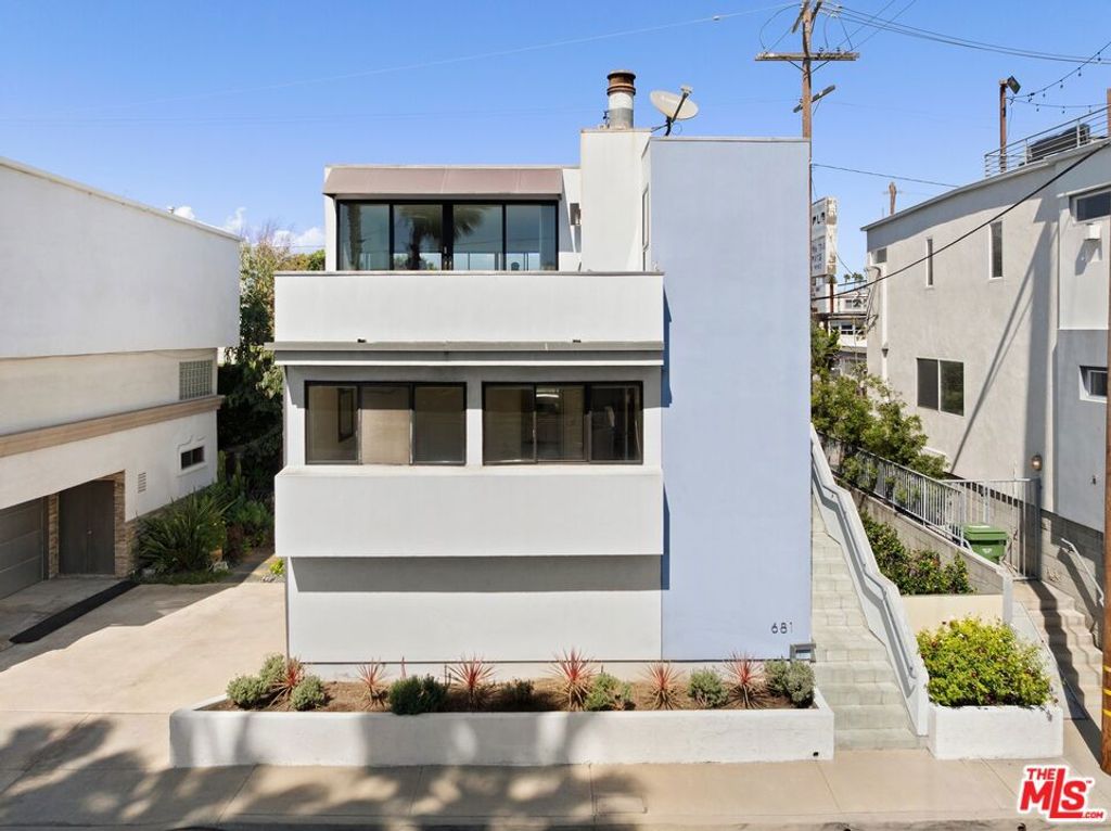 681 Mildred Avenue, Venice, CA 90291 — exterior
