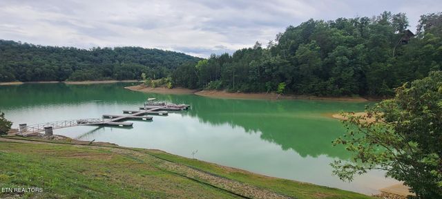 30 Emerald Isle Blvd, Dandridge, TN 37725