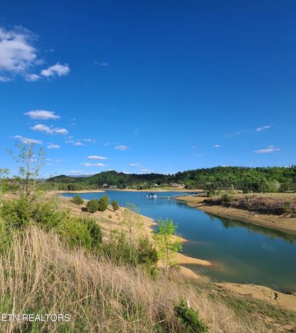 30 Emerald Isle Blvd, Dandridge, TN 37725