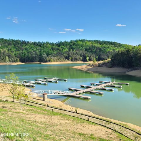 30 Emerald Isle Blvd, Dandridge, TN 37725