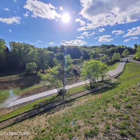 30 Emerald Isle Blvd, Dandridge, TN 37725