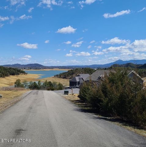 30 Emerald Isle Blvd, Dandridge, TN 37725