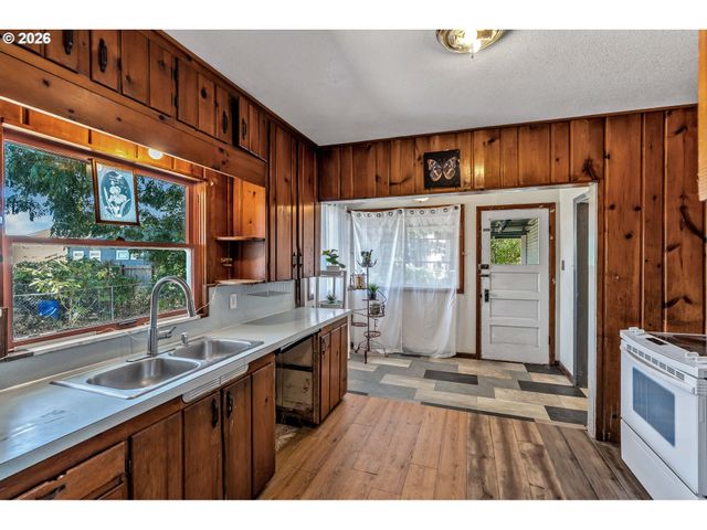 6318 Se 89TH Ave, Portland, OR 97266