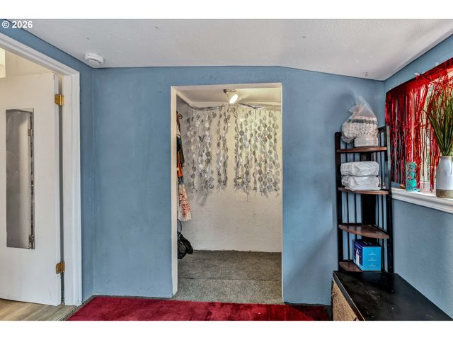 6318 Se 89TH Ave, Portland, OR 97266