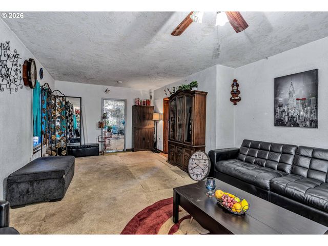 6318 Se 89TH Ave, Portland, OR 97266