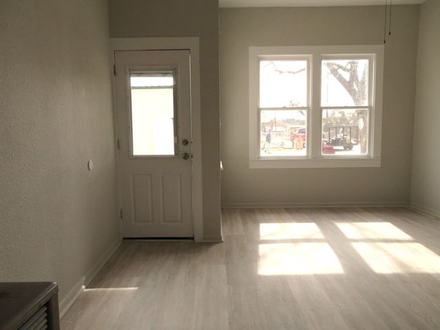 911 W Liveoak Street, Coleman, TX 76834