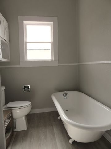 911 W Liveoak Street, Coleman, TX 76834