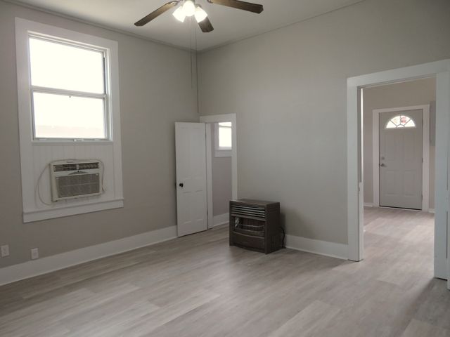 911 W Liveoak Street, Coleman, TX 76834